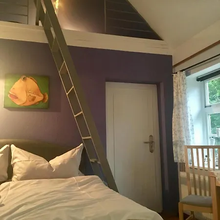 Kleines Haus Am Hafen - Ruhig Und Gruen Am Ortsrand Prerow